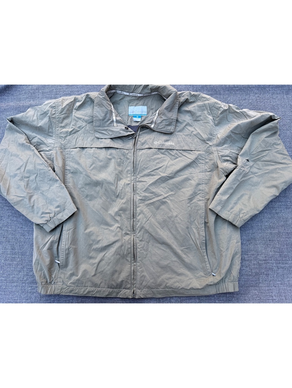 Vintage Columbia Men's XXL Lightweight Windbreaker Jacket in Olive Green